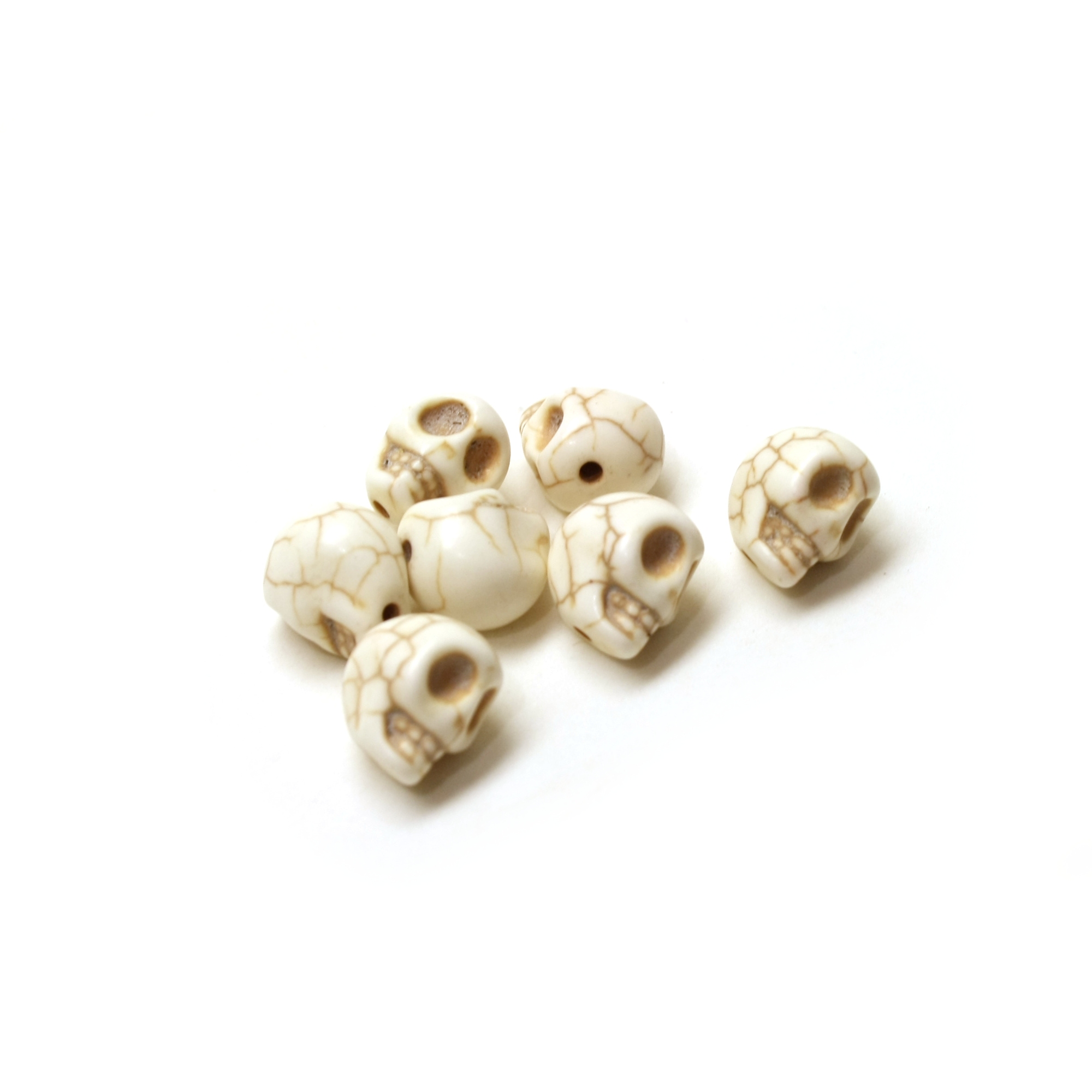 Pääkallohelmi - Howliitti