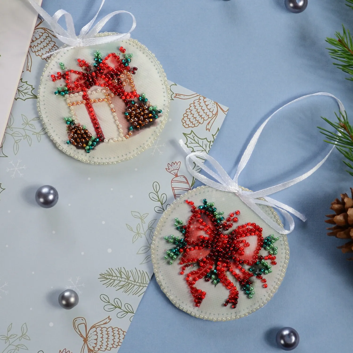 Helmikirjontasetti Joulukoriste - New Year's Gift