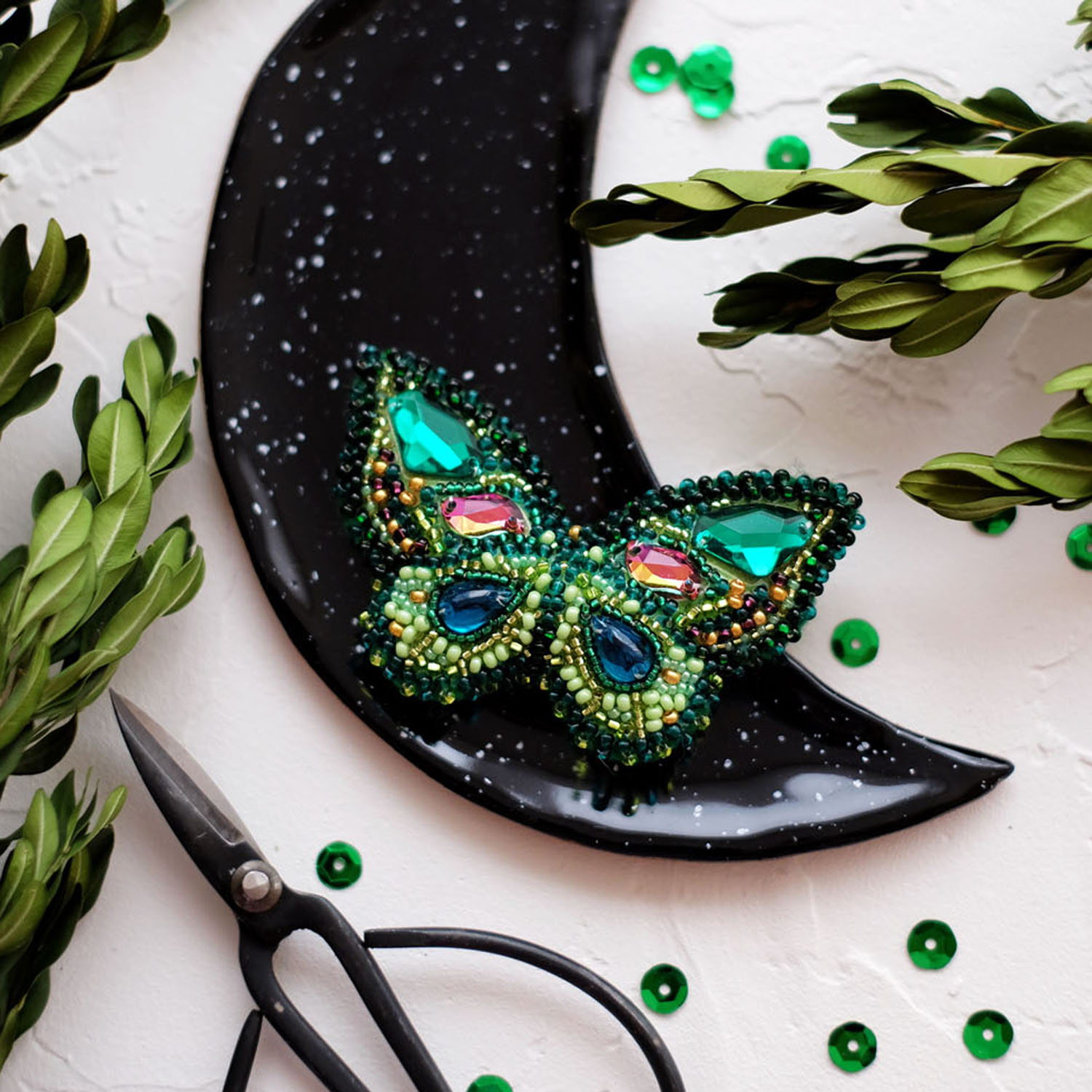 Helmikirjontasetti - Emerald August