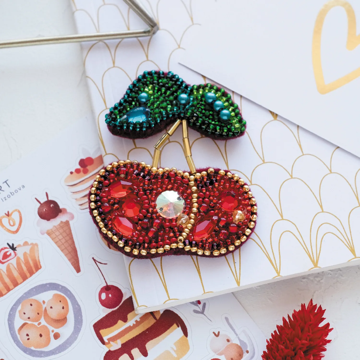 Helmikirjontasetti - Cherries