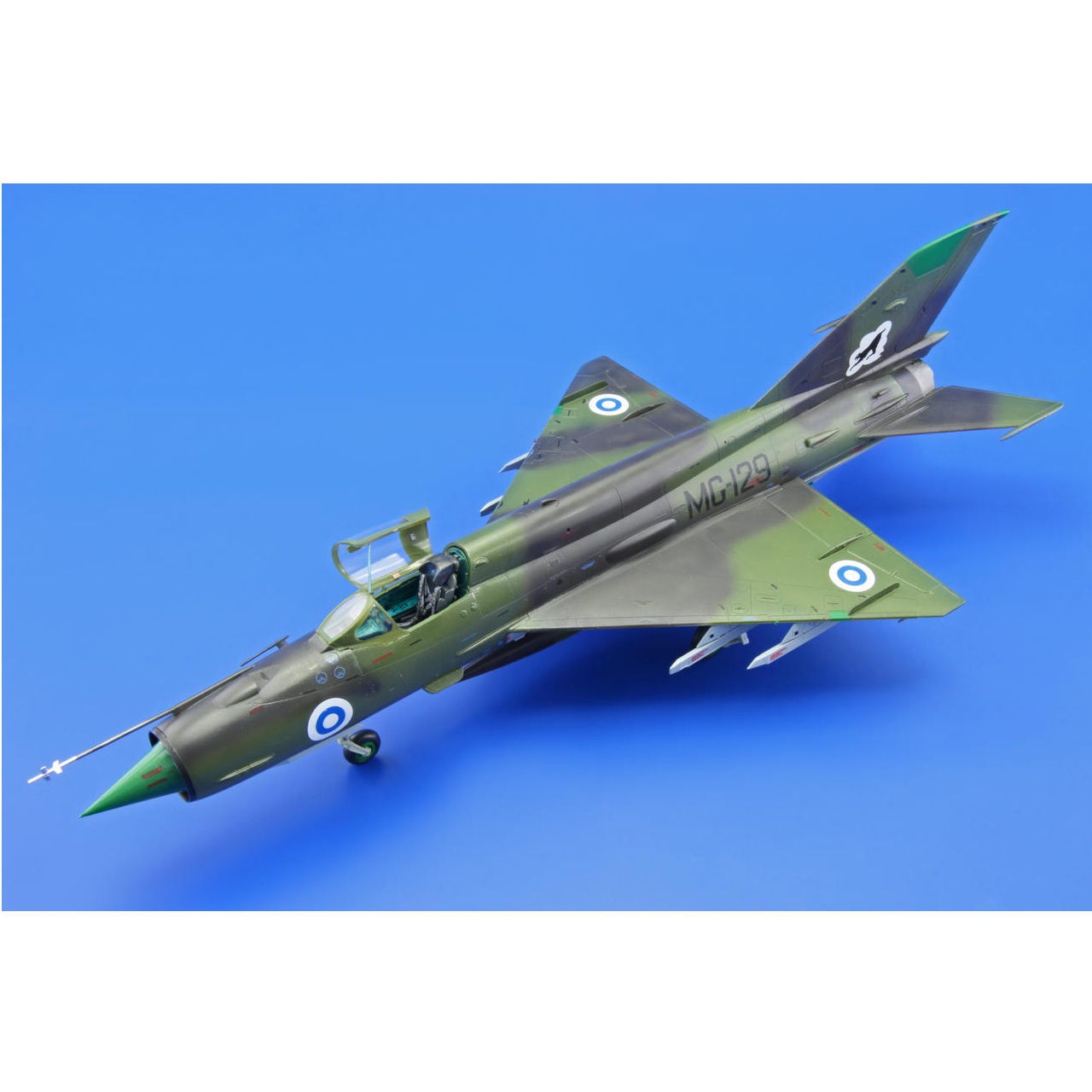 Mikoyan Gurevich MiG-21bis Fishbed-L/N 1:48 SUOMI - Image 4