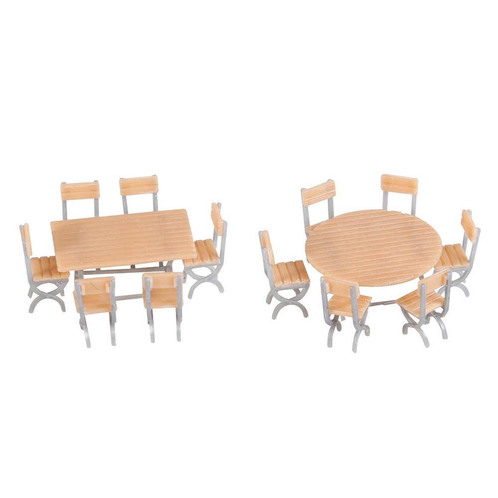 Alternative view of Pöytiä ja tuoleja