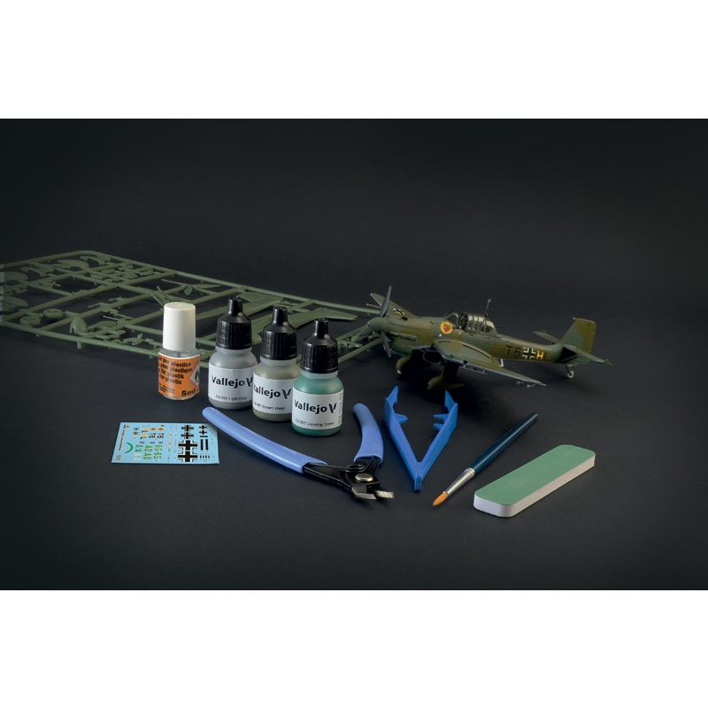 Alternative view of Junkers Ju-87D-3 Stuka 1:72 Starter Set
