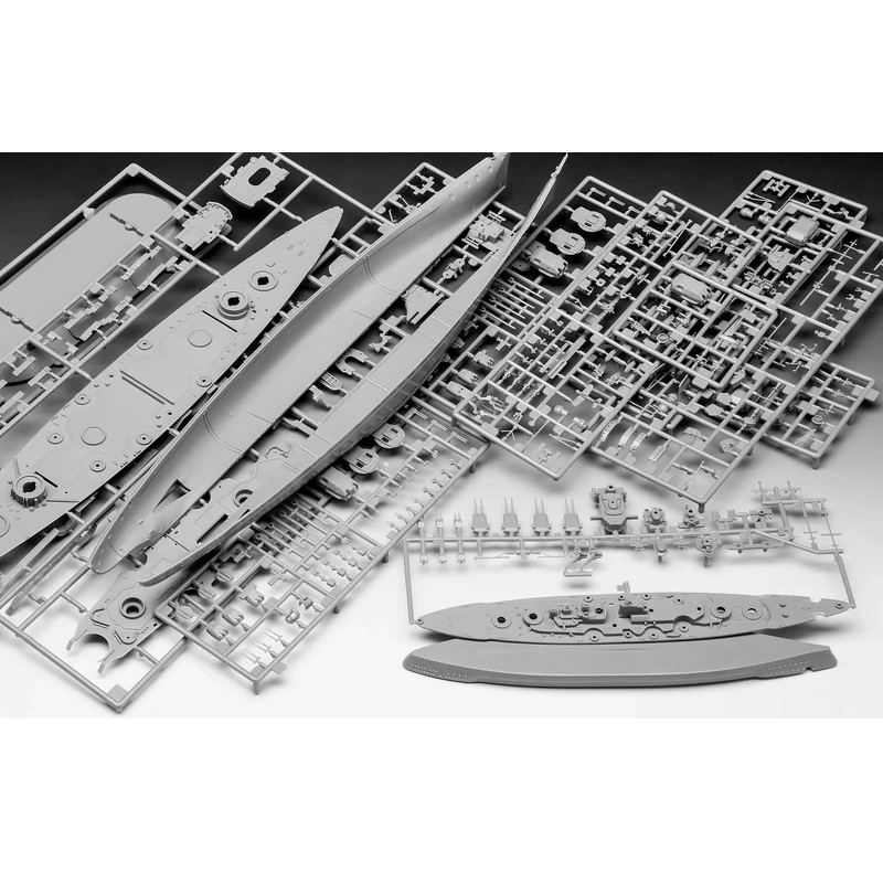 The Legendary Bismarck 1:700 & 1:1200 Starter Set - Image 3