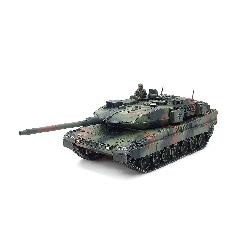 Alternative view of KMW Leopard 2A7V MBT 1:48