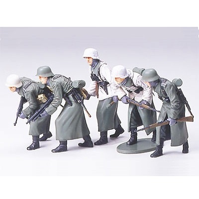 German Assault Infantry with Winter Gear 1:35