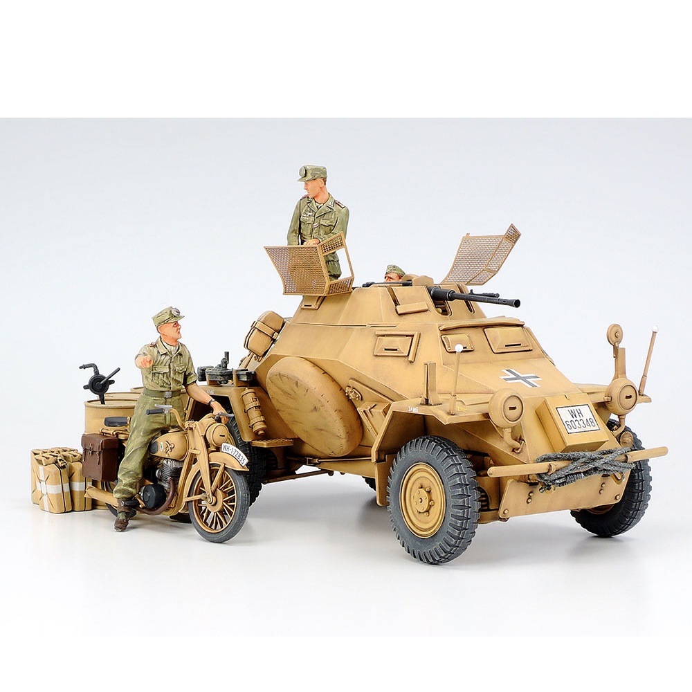 Alternative view of Sd.Kfz.222 Leichter Panzerspähwagen (2cm) 1:35