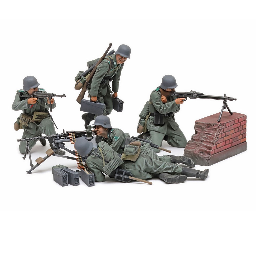 Alternative view of German Machine Gun Team Mid WW2 1:35