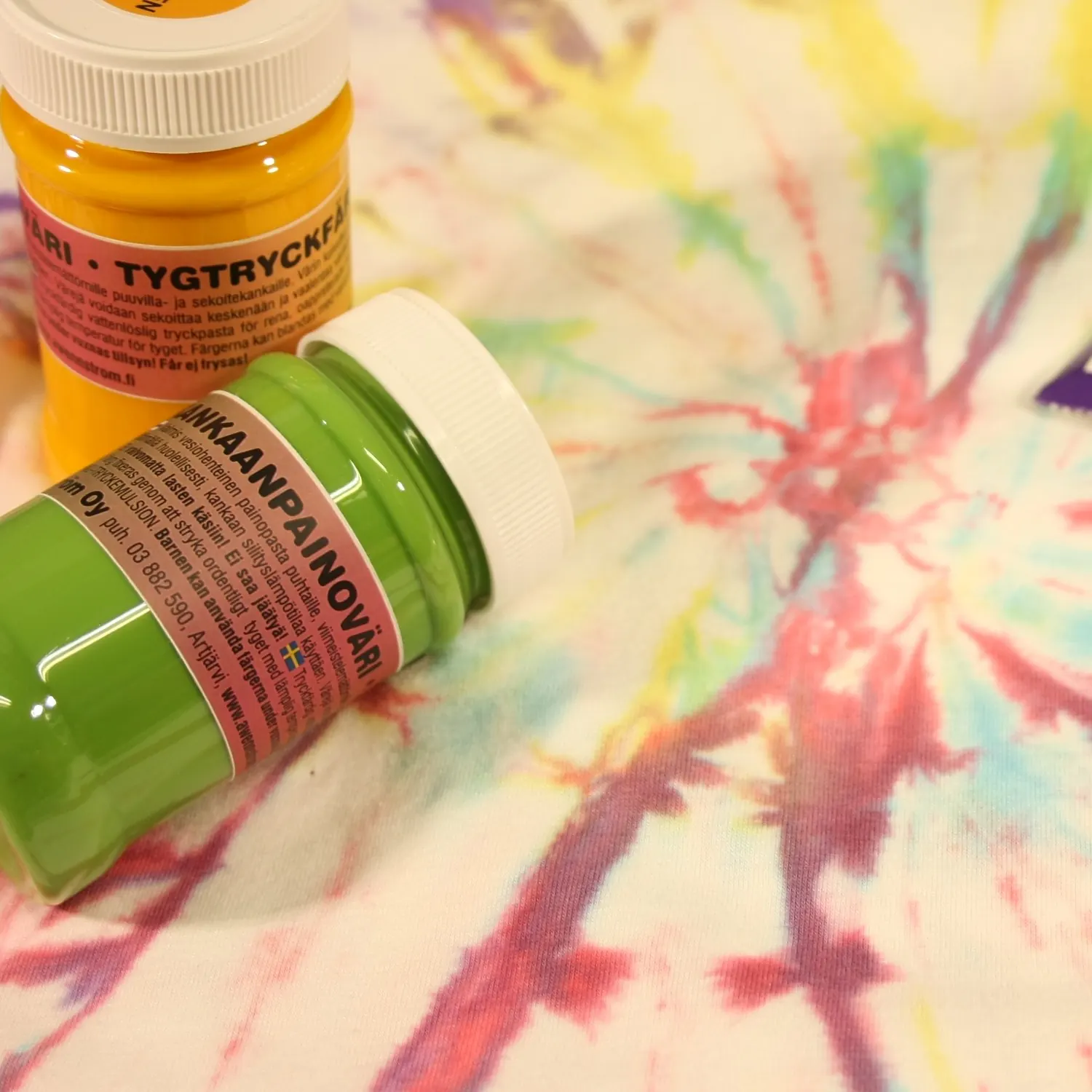 Kankaanpaino ja -värjäys