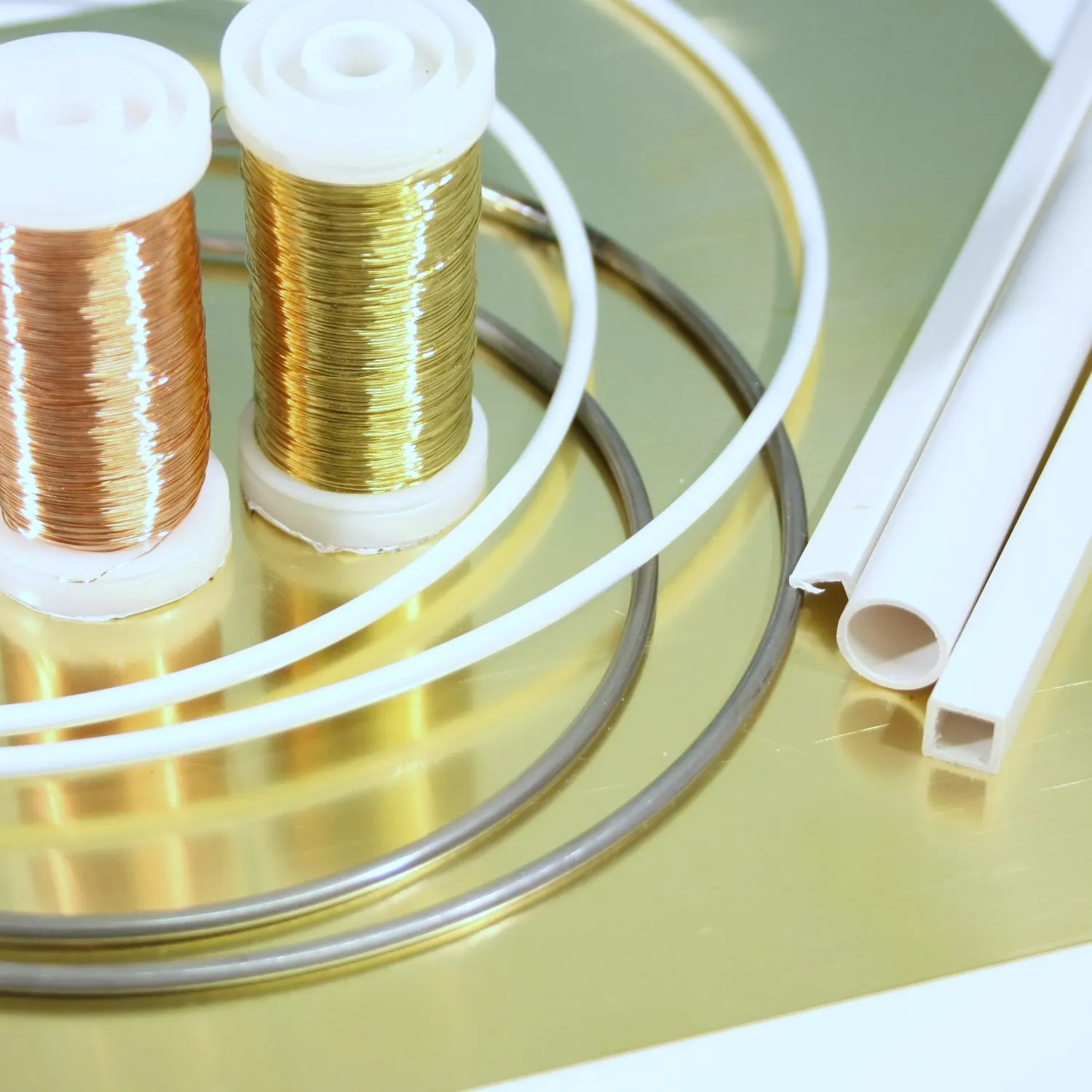 Metallit, Muovit ja Styrox